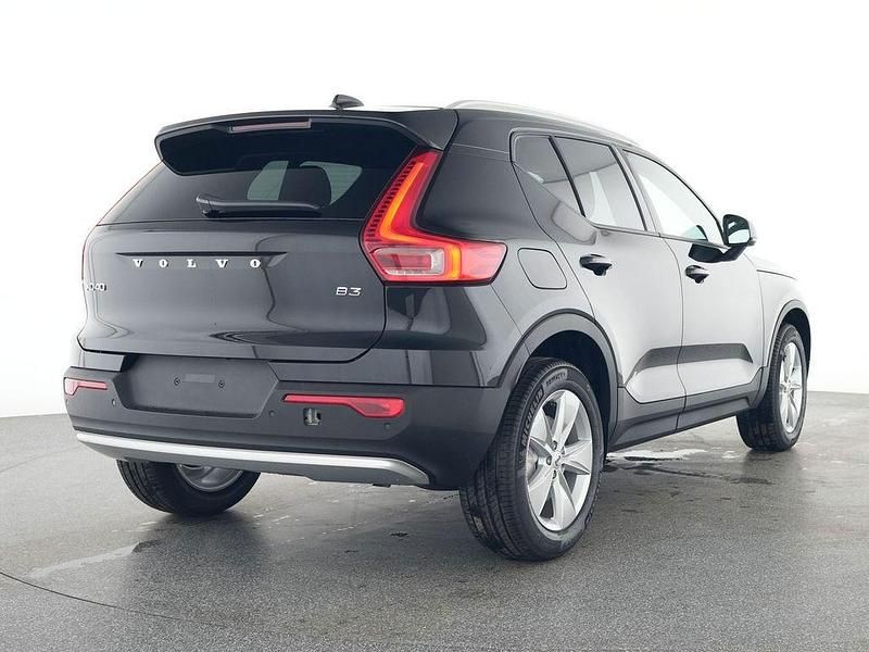 Gebraucht Volvo XC40 Core 163 PS (119 kW) 2025 Onyx black / metallic SUV