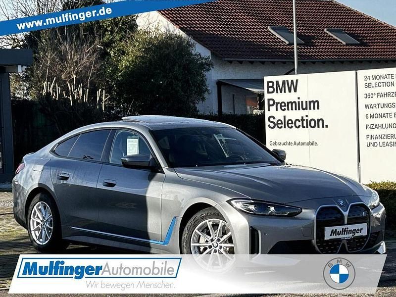Skyscraper grau (metallic) Gebraucht 2022 BMW i4 Sport Line Limousine | 36.900 € (Fairer Preis) - Bild 1/4