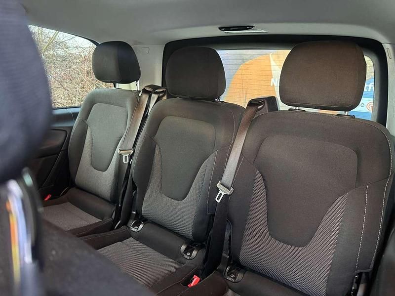 Gebraucht Mercedes V200 163 PS (119 kW) 2016 Obsidianschwarz metallic Van / Kleinbus