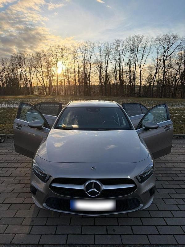 Gebraucht Mercedes A200 150 PS (110 kW) 2020 Beige Limousine