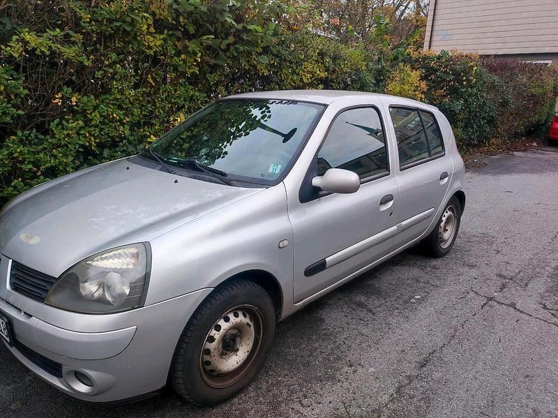 Gebraucht Renault Clio II 75 PS (55 kW) 2005 Silber Kleinwagen