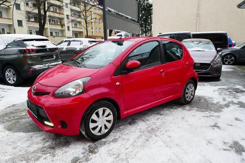 Gebraucht Toyota Aygo Cool 68 PS (50 kW) 2014 Rot Kleinwagen