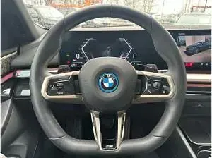 Gebraucht BMW 550 313 PS (230 kW) 2025 Grün (cape york grün metallic) Kombi