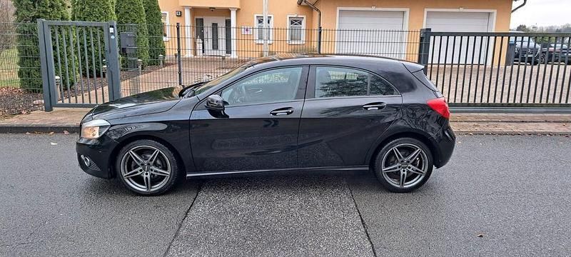 Gebraucht Mercedes A180 109 PS (80 kW) 2012 Schwarz Limousine