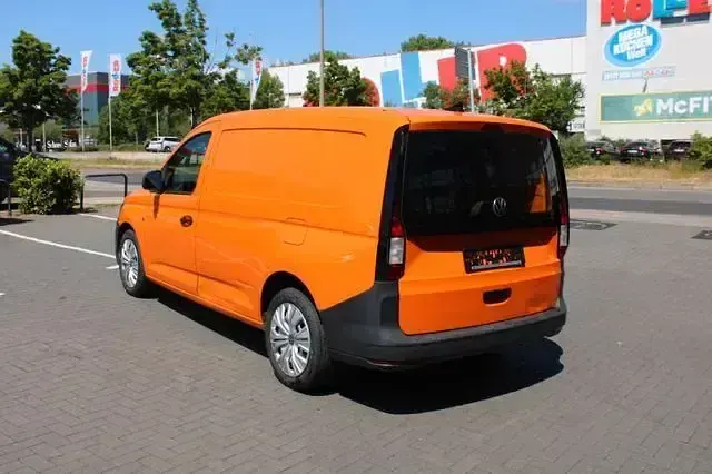 Używany VW Caddy 122 KM (89 kW) 2021 Pomarańczowy Minivan