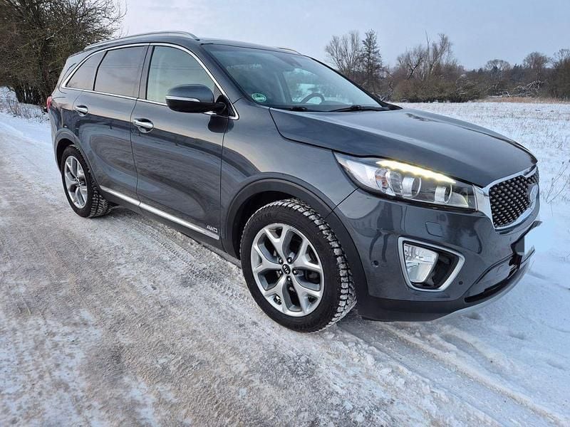 Grau Gebraucht 2015 Kia Sorento Platinum Edition SUV | 16.366 € (Fairer Preis) - Bild 1/4