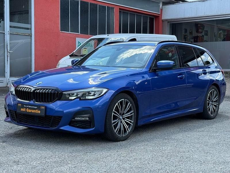 Blau Gebraucht 2021 BMW 318 M Sport Kombi | 21.899 € (Guter Preis) - Bild 1/4