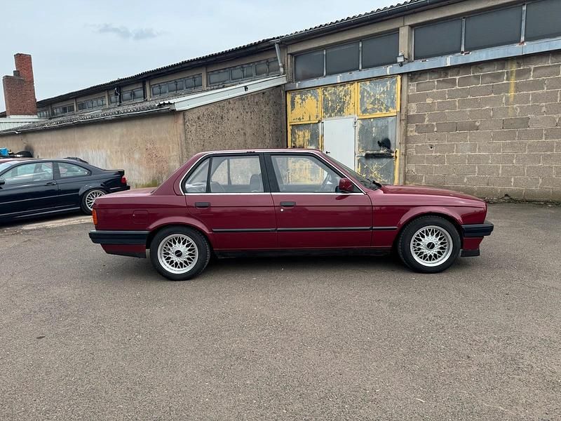 Gebraucht BMW 316 105 PS (77 kW) 1987 Rot Limousine