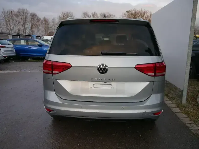 Neu VW Touran Comfortline 150 PS (110 kW) 2026 Silber Van / Kleinbus