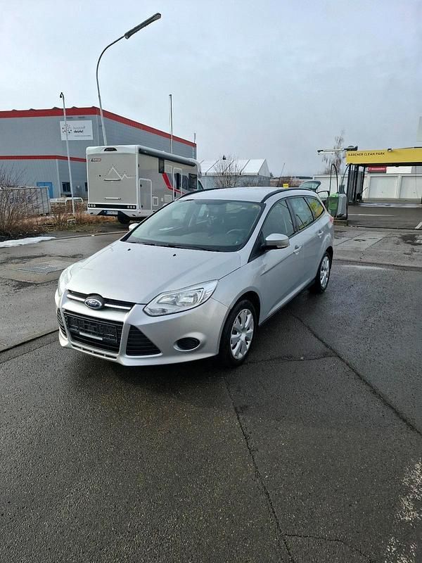 Silber Gebraucht 2012 Ford Focus Kombi | 5.199 € (Fairer Preis) - Bild 1/4