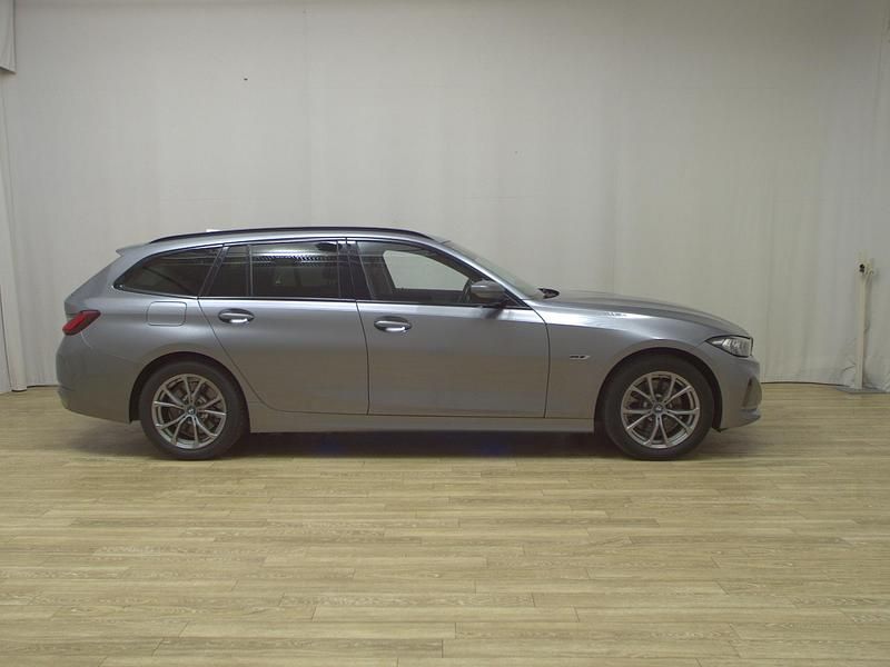 Gebraucht BMW 320e 163 PS (119 kW) 2022 Grau Kombi
