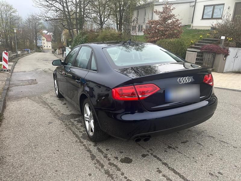 Gebraucht Audi A4 120 PS (88 kW) 2010 Blau Limousine