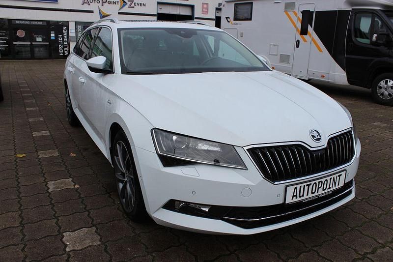 Gebraucht Skoda Superb LAURIN & KLEMENT 179 PS (131 kW) 2017 Weiß Kombi