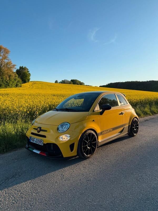 Gelb Gebraucht 2020 Abarth 595 Competizione Kleinwagen | 17.999 € (Guter Preis) - Bild 1/4