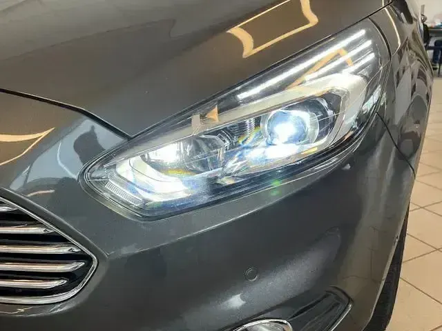 Gebraucht Ford S-MAX Titanium 180 PS (132 kW) 2018 Grau Van / Kleinbus