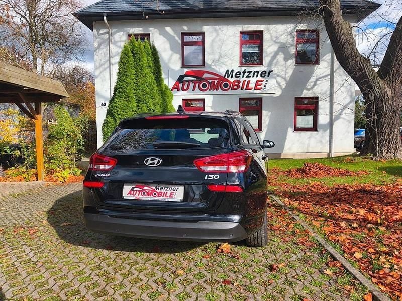 Neu Hyundai i30 Advantage 140 PS (102 kW) 2025 Schwarz Limousine