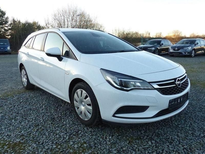 Weiß Gebraucht 2017 Opel Astra Kombi | 7.399 € (Fairer Preis) - Bild 1/4