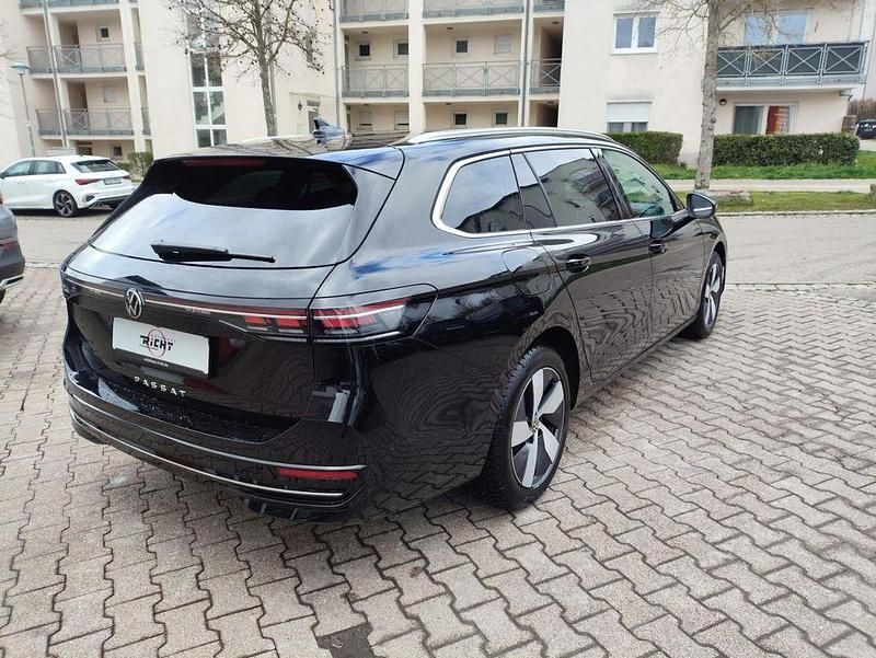 Gebraucht VW Passat Elegance 150 PS (110 kW) 2025 Grenadillschwarz metallic Kombi