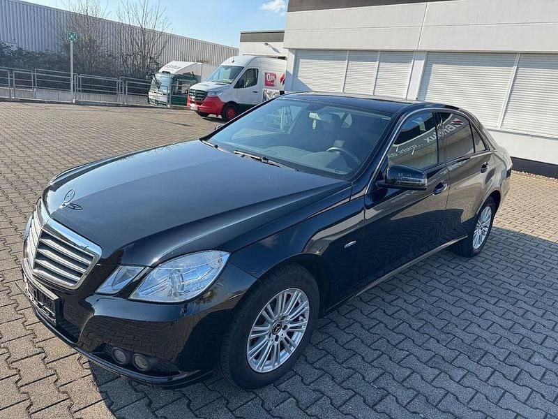 Gebraucht Mercedes E220 170 PS (125 kW) 2010 Schwarz Limousine