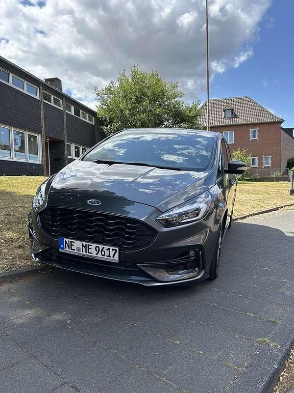 Grau Gebraucht 2021 Ford S-MAX Titanium Van / Kleinbus | 27.500 € (Etwas zu teuer) - Bild 1/4