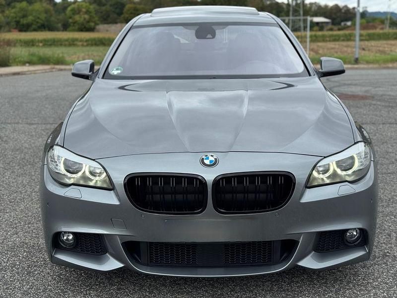 Grau Gebraucht 2011 BMW 528 Shadowline Limousine | 22.900 € - Bild 1/4