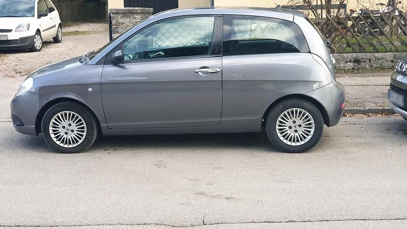 Gebraucht Lancia Ypsilon 60 PS (44 kW) 2008 Silber Kleinwagen