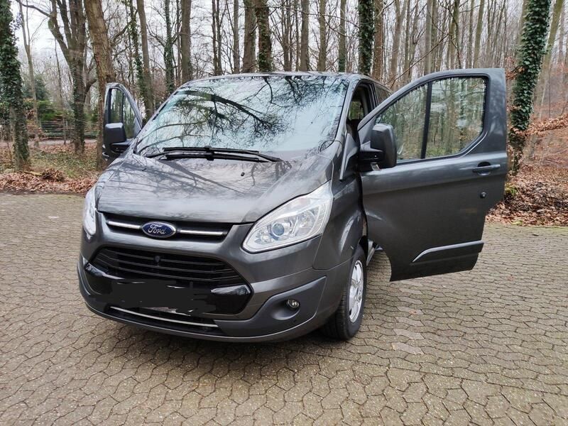 Grau Gebraucht 2017 Ford Tourneo Custom Titanium Van / Kleinbus | 30.500 € (Fairer Preis) - Bild 1/4