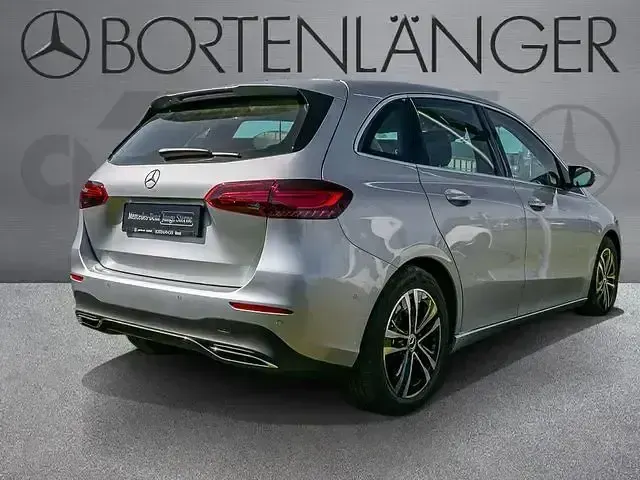 Gebraucht Mercedes B200 Advanced Plus 150 PS (110 kW) 2025 Silber Kleinwagen