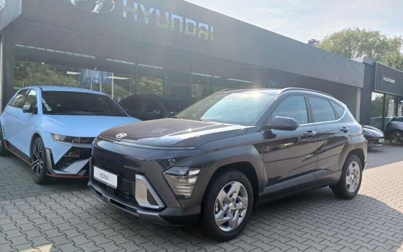 Blau Gebraucht 2024 Hyundai Kona Trend SUV | 29.585 € (Teuer) - Bild 1/4