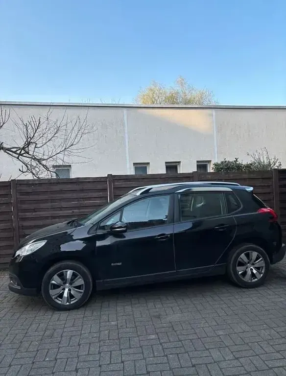 Gebraucht Peugeot 2008 Allure 120 PS (88 kW) 2014 Schwarz SUV