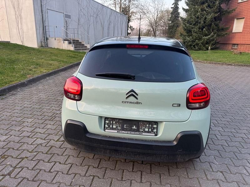 Gebraucht Citroën C3 Shine 82 PS (60 kW) 2017 Grün Limousine