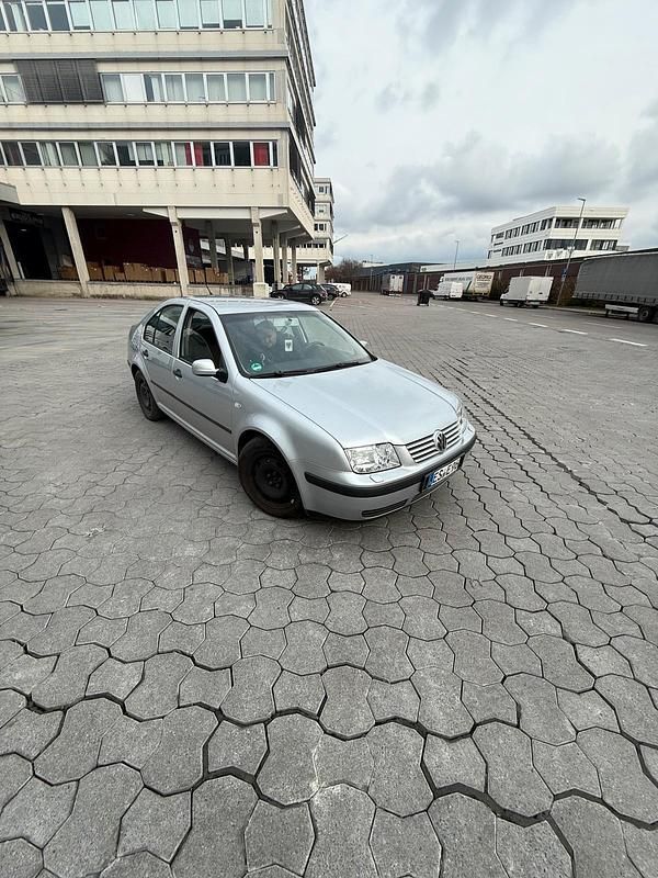 Silber Gebraucht 2003 VW Bora Limousine | 1.000 € (Guter Preis) - Bild 1/4