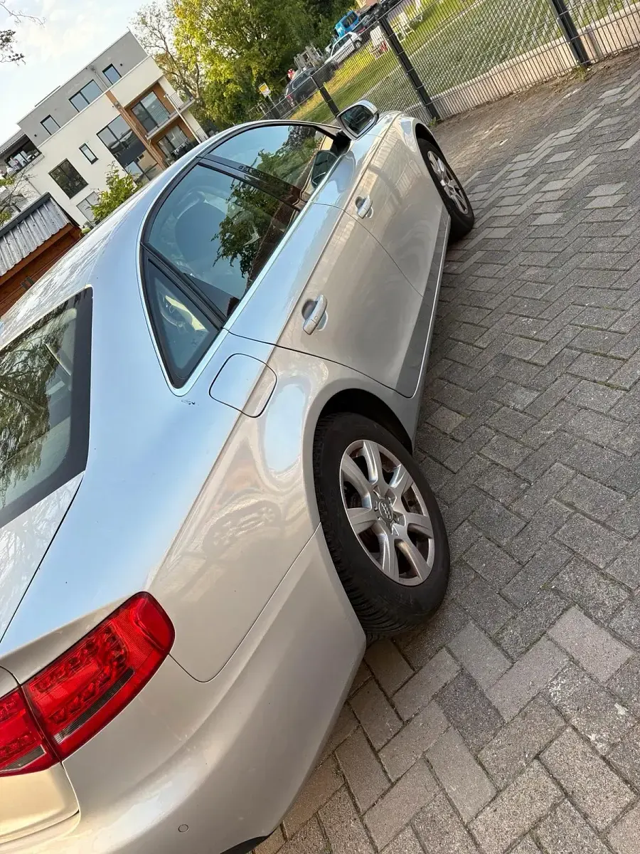 Używany Audi A4 120 KM (88 kW) 2010 Srebrny Sedan/Limuzyna