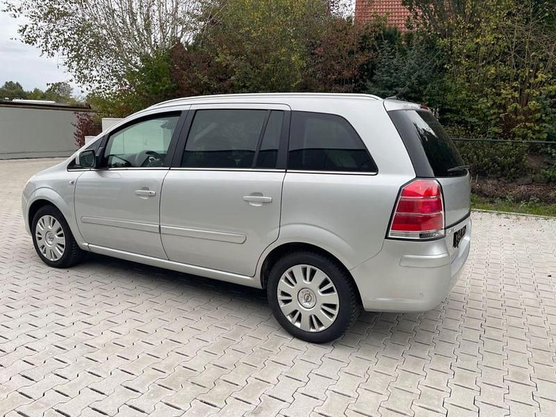 Silber Gebraucht 2008 Opel Zafira Van / Kleinbus | 4.500 € (Etwas zu teuer) - Bild 1/4