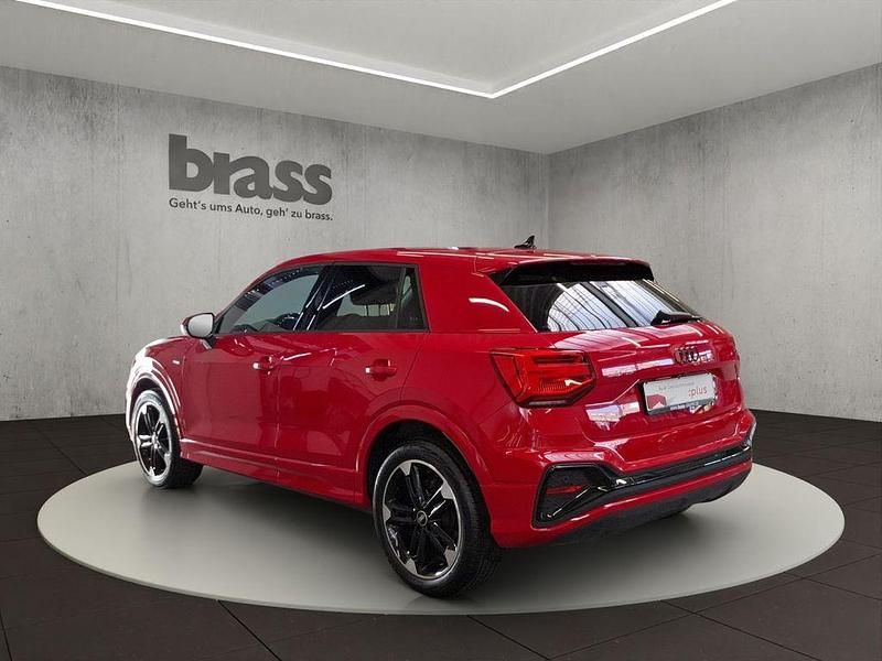 Używany Audi Q2 S-Line 150 KM (110 kW) 2022 Czerwony SUV