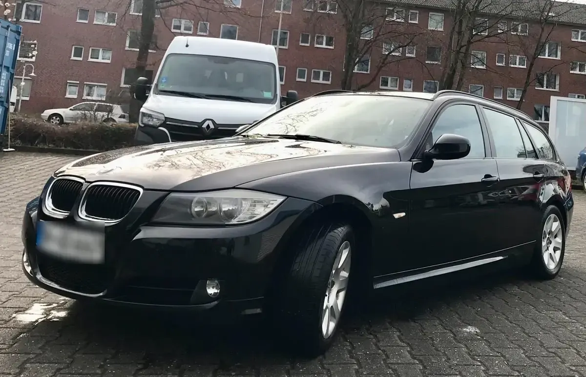 Gebraucht BMW 318 143 PS (105 kW) 2012 Schwarz Kombi