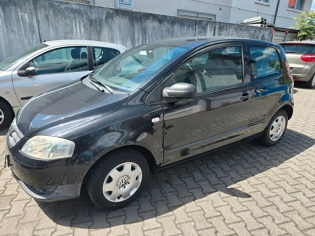 Gebraucht VW Fox 54 PS (39 kW) 2008 Schwarz Kleinwagen