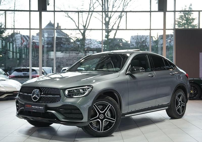 Grau Gebraucht 2022 Mercedes GLC300 AMG line SUV | 52.800 € - Bild 1/3
