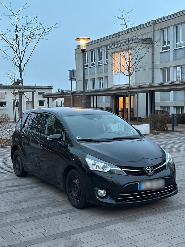 Gebraucht Toyota Verso 147 PS (108 kW) 2017 Schwarz Van / Kleinbus