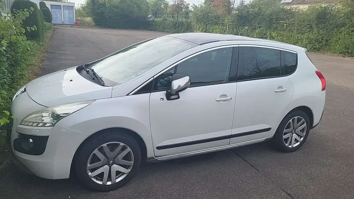 Gebraucht Peugeot 3008 Allure 163 PS (119 kW) 2015 Weiß Kombi