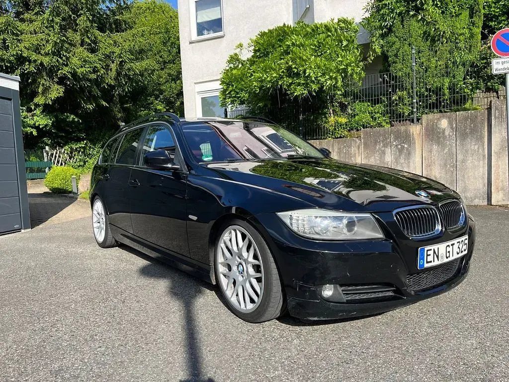 Gebraucht BMW 325 197 PS (144 kW) 2009 Schwarz Kombi