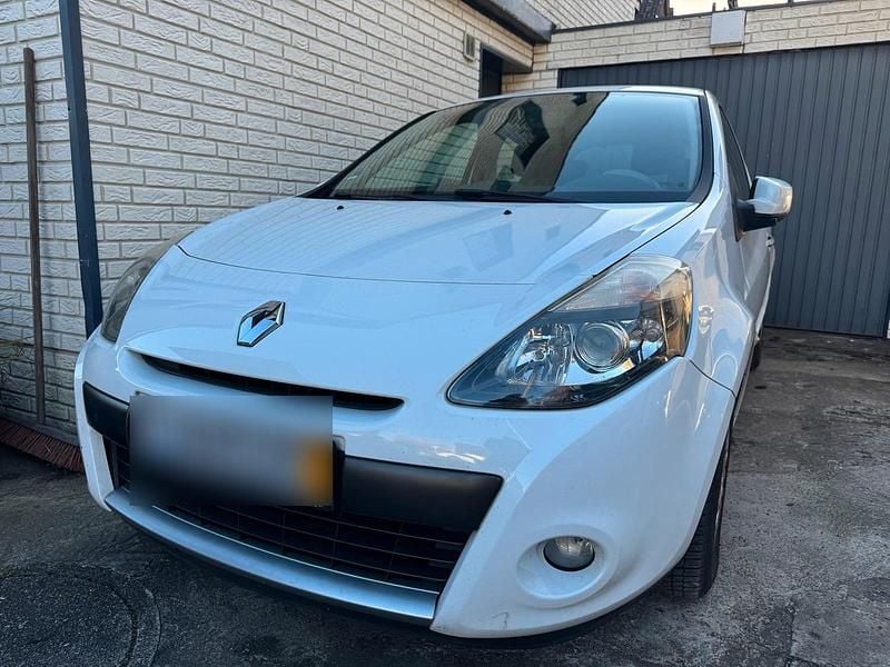 Gebraucht Renault Clio II 101 PS (74 kW) 2009 Weiß Kleinwagen
