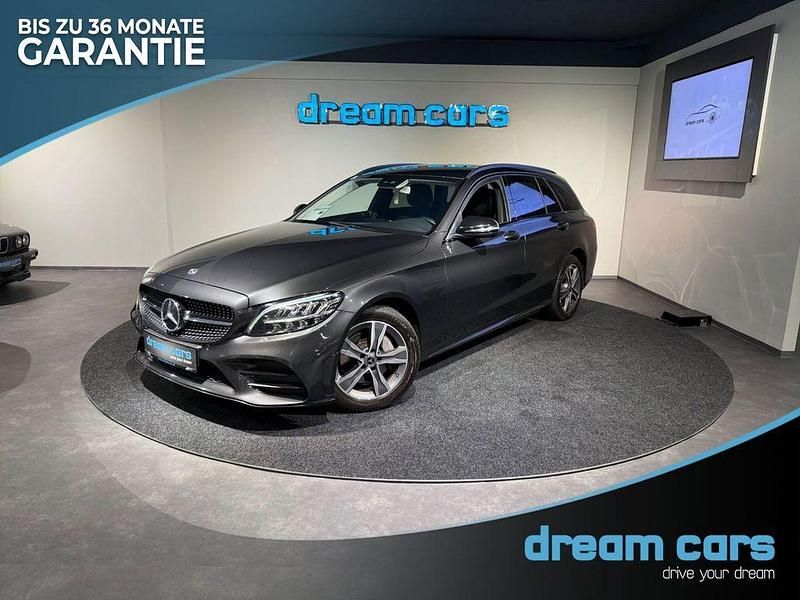 Grau Gebraucht 2020 Mercedes C200 AMG line Limousine | 18.900 € (Fairer Preis) - Bild 1/4