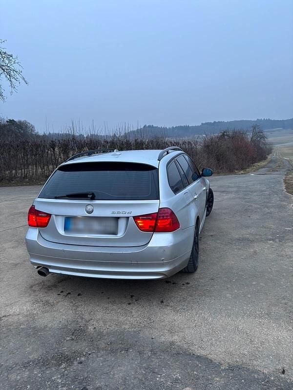 Gebraucht BMW 320 179 PS (131 kW) 2008 Silber Kombi