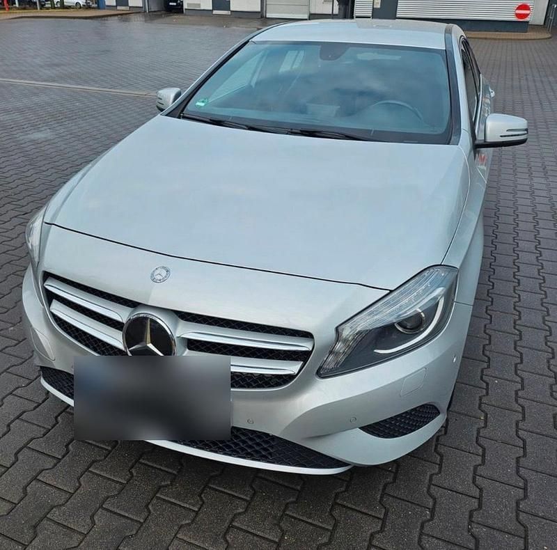 Gebraucht Mercedes A200 156 PS (114 kW) 2015 Silber Kleinwagen