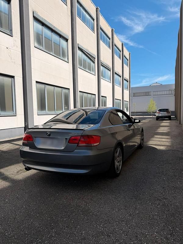 Gebraucht BMW 320 M Sport 177 PS (130 kW) 2009 Grau Coupé