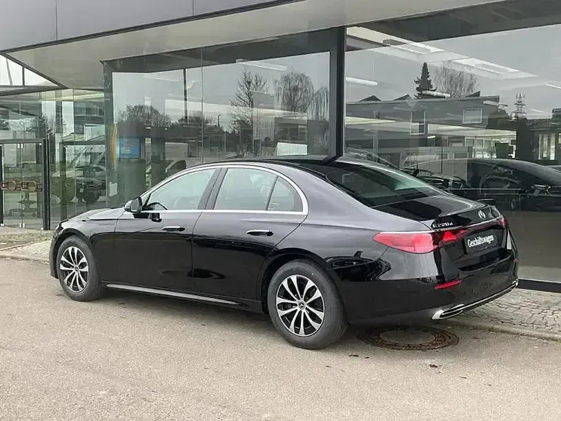 Gebraucht Mercedes E220 Avantgarde 197 PS (144 kW) 2026 Schwarz Limousine