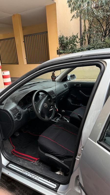 Silber Gebraucht 1999 VW Golf IV Kleinwagen | 800 € (Guter Preis) - Bild 1/4