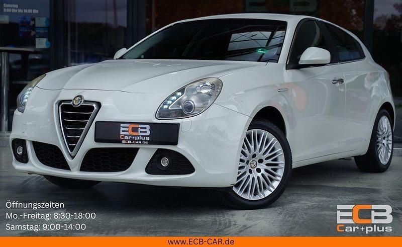 Weiß Gebraucht 2011 Alfa Romeo Giulietta Turismo Kleinwagen | 6.890 € (Fairer Preis) - Bild 1/4