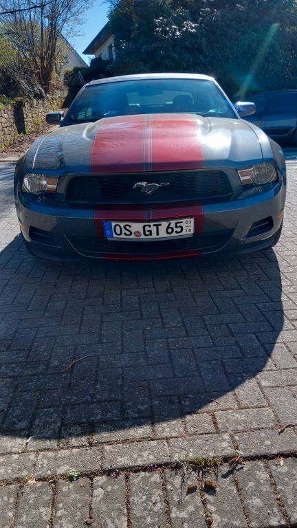 Grau Gebraucht 2011 Ford Mustang Cabrio | 12.800 € - Bild 1/4